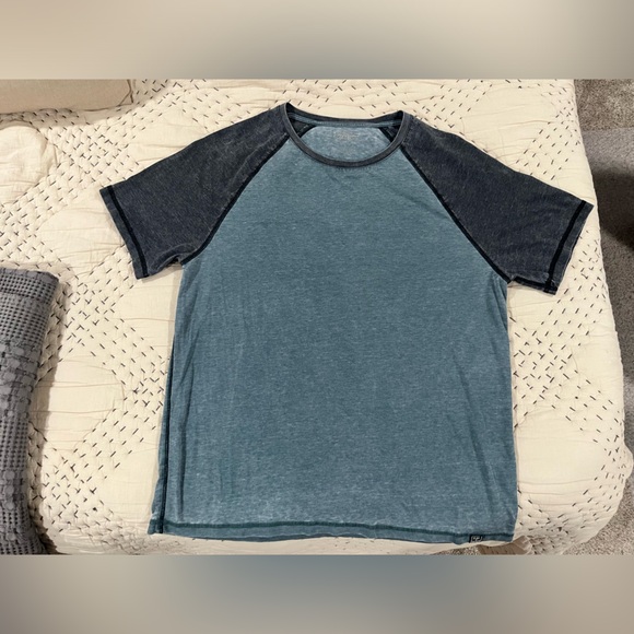 *NEW* Never Worn Flag & Anthem Raglan Tee! (Tags Missing) - Picture 3 of 3